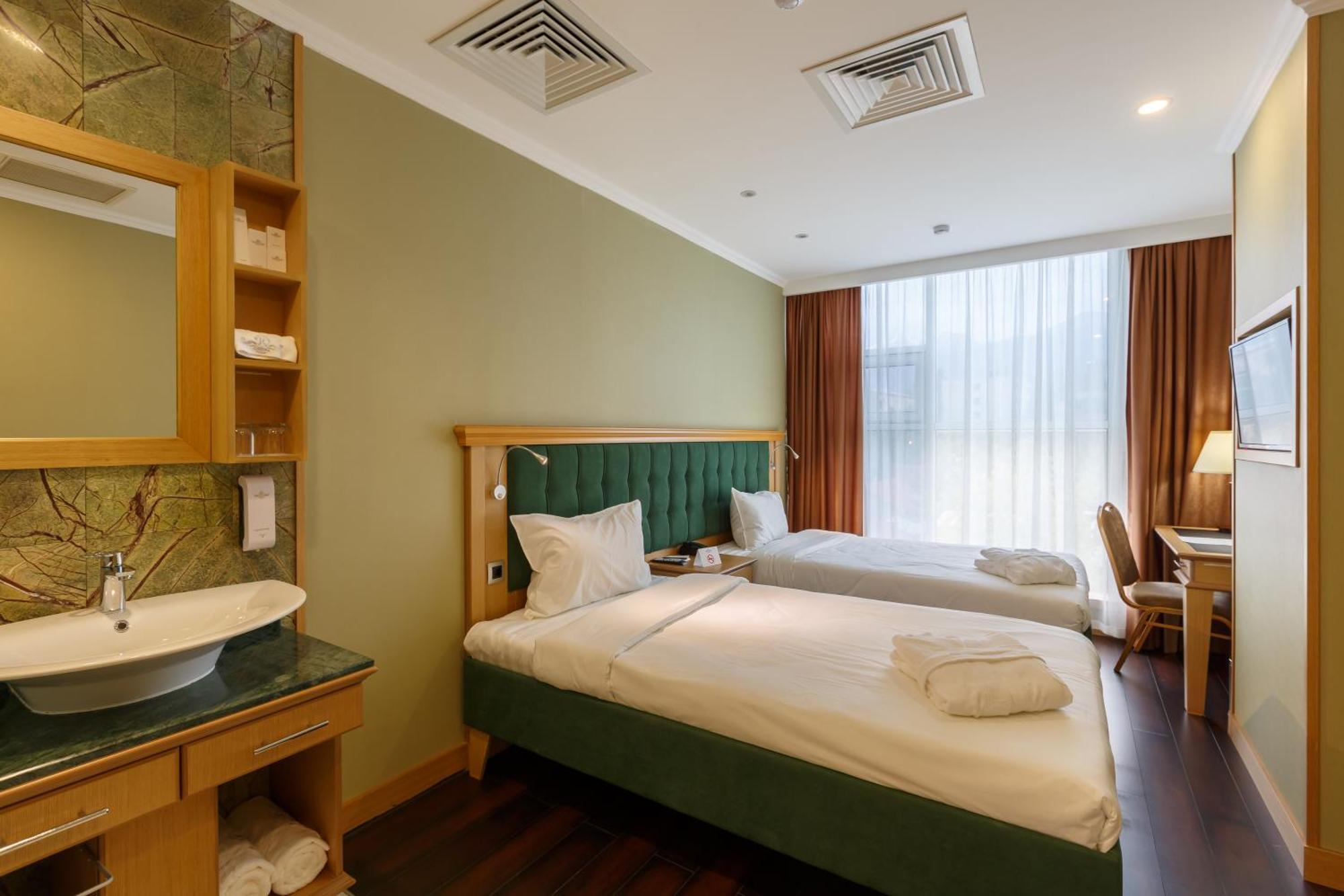 Shera Park Boutique Hotel アルマトイ エクステリア 写真